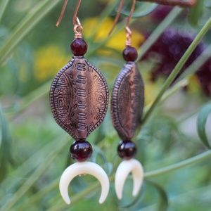 🌸Handmade Garnet Purple Toned Horn Earrings
